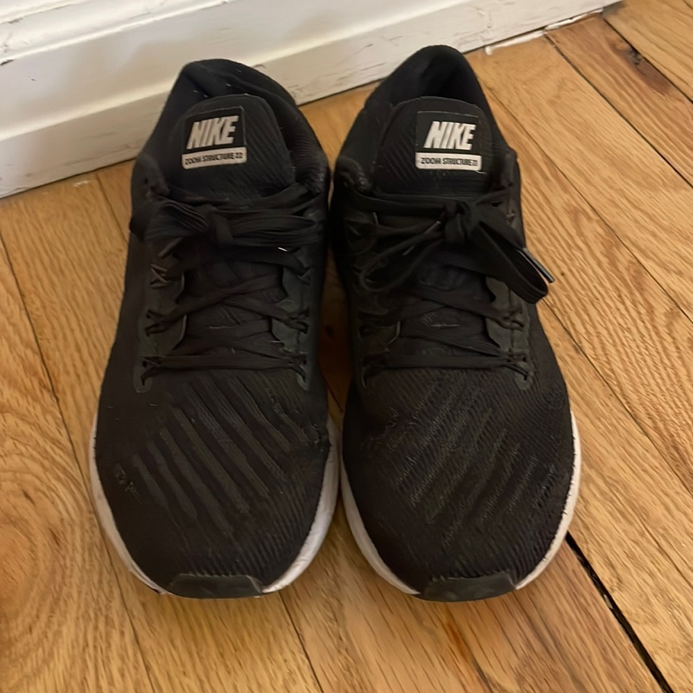 Nike zoom structure 22 sneakers